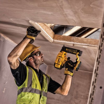 Пистолет гвоздезабивной аккумуляторный бесщёточный DeWALT DCN680NT