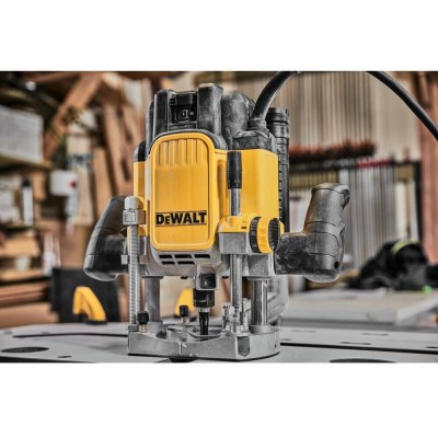 Фрезер мережевий DeWALT DWE625