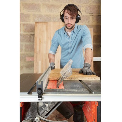 Циркулярная настольная пила сетевая Black+Decker BES720