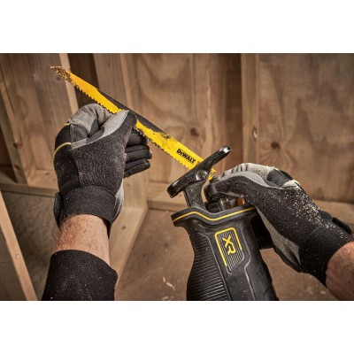Шабельна акумуляторна пила Dewalt DCS382N