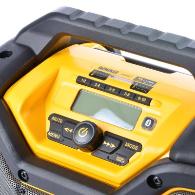 Зарядное устройство-радиоприемник DeWALT DCR027