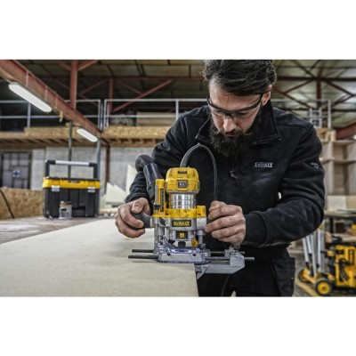 Ручна фрезерна машина мережева вертикальна DeWALT D26204K