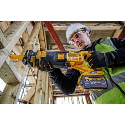 Акумуляторна шабельна пила Dewalt DCS389NT