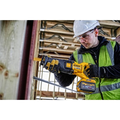 Акумуляторна шабельна пила Dewalt DCS389NT