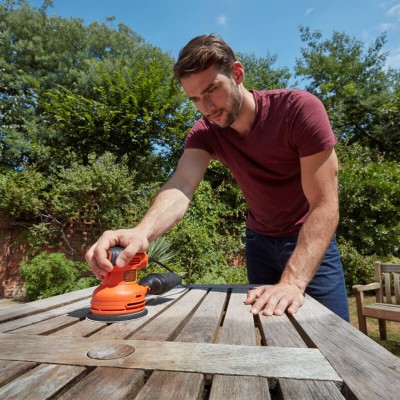 Электрошлифмашинка эксцентриковая Black+Decker BEW210