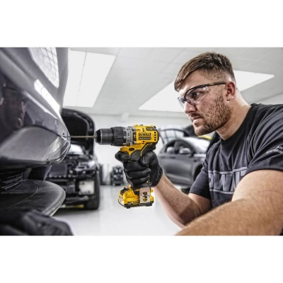 Дрель- аккумуляторная бесщеточная ударная DeWALT DCD706D2