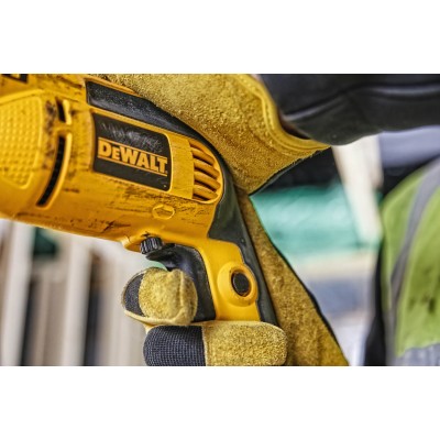 Дрель сетевая ударная DeWALT DWD024