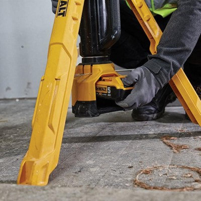 Світлодіодний ліхтар на акумуляторі Dewalt DCL079