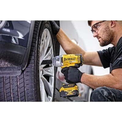 Гайковерт ударный аккумуляторный бесщёточный DeWALT DCF899NT
