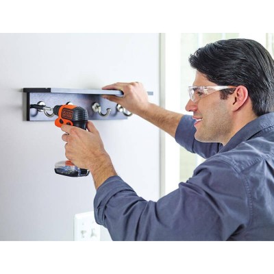 Отвертка-фонарь аккумуляторная BLACK+DECKER BDCSFS30C