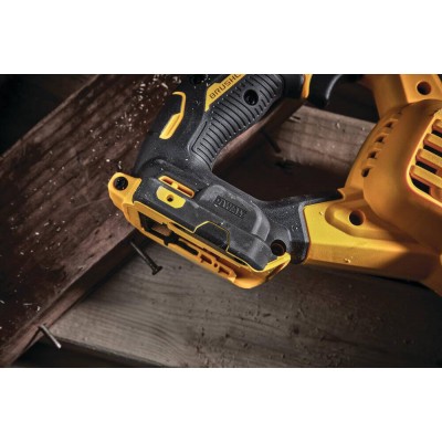 Пила сабельная аккумуляторная DeWALT DCS386T1