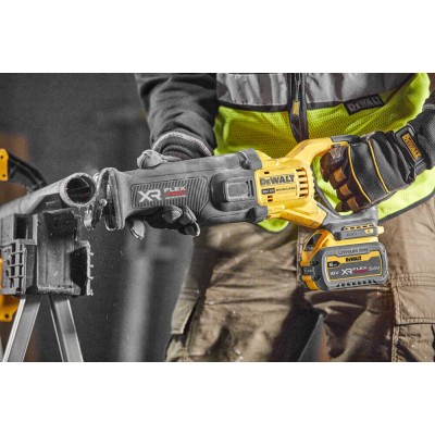 Пила сабельная аккумуляторная DeWALT DCS386T1