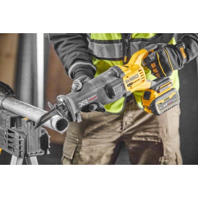 Пила сабельная аккумуляторная DeWALT DCS386T1