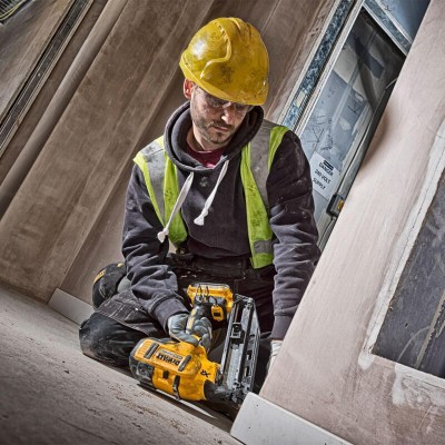 Пістолет цвяхозабивний акумуляторний безщітковий DeWALT DCN660NT