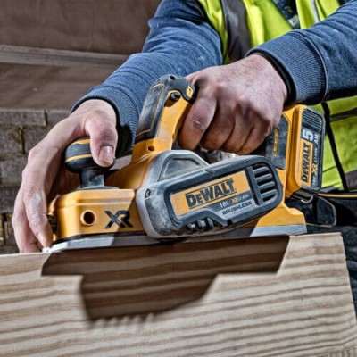 Рубанок акумуляторний безщітковий DeWALT DCP580P2