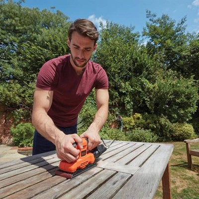 Шліфувальна машина вібраційна мережева Black+Decker BEW220