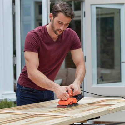 Шліфувальна машина вібраційна мережева Black+Decker BEW220
