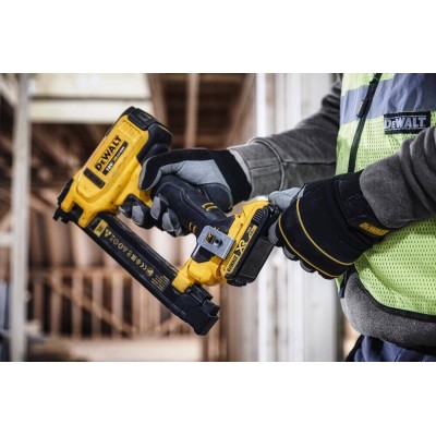 Степлер скобозабивний акумуляторний DeWALT DCN701D2