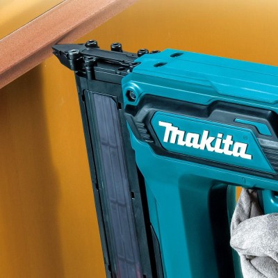 Аккумуляторный гвоздезабиватель Makita DFN350Z (без АКБ)