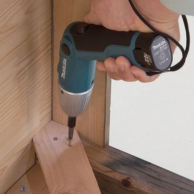 Аккумуляторный шуруповерт Makita DF 011 DS