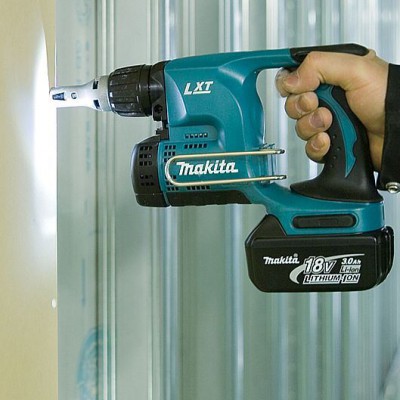 Аккумуляторный шуруповерт для гипсокартона Makita BFS 450 Z