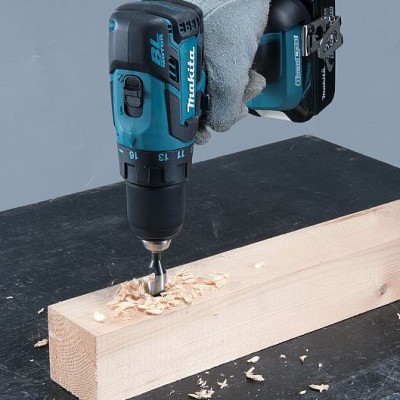 Аккумуляторная ударная дрель-шуруповерт Makita BHP 446 RFE