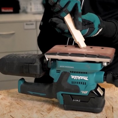 Аккумуляторная виброшлифмашина с AWS Makita DBO381ZU