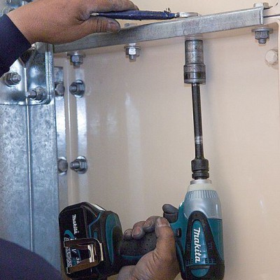 Аккумуляторный ударный гайковерт Makita DTW 251 RME