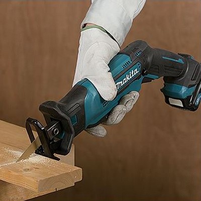 Аккумуляторная сабельная пила Makita JR 105 DZ