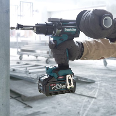 Акумуляторний дриль-шуруповерт із ударом Makita XGT 40 V MAX HP001GD201