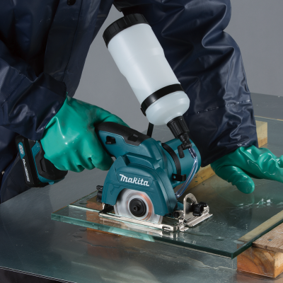 Аккумуляторная дисковая пила Makita CC 301 DSAE