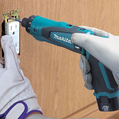 Акумуляторний шуруповерт Makita DF 010 DSE