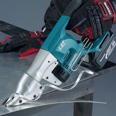 Аккумуляторные ножницы по металлу Makita BJS 130 RFE