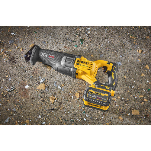 Шабельна акумуляторна пила Dewalt DCS386NT