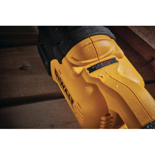 Шабельна акумуляторна пила Dewalt DCS386NT