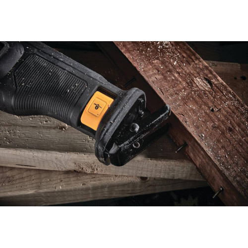 Шабельна акумуляторна пила Dewalt DCS386NT