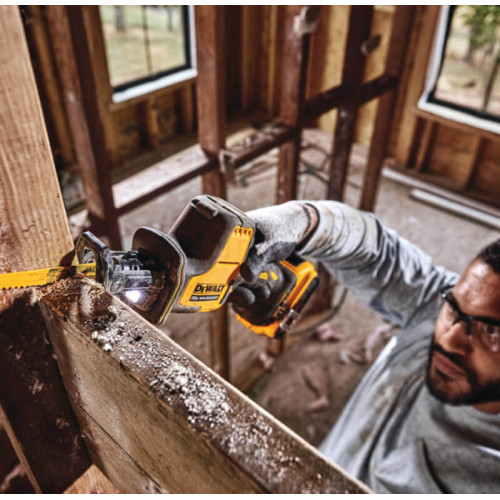 Акумуляторна шабельна пила безщіткова Dewalt DCS369NT