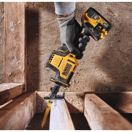 Акумуляторна шабельна пила безщіткова Dewalt DCS369NT