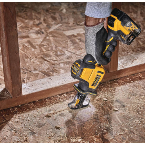 Акумуляторна шабельна пила безщіткова Dewalt DCS369NT