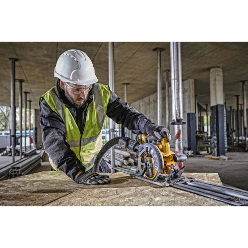 Пила дисковая аккумуляторная Dewalt DCS579NT