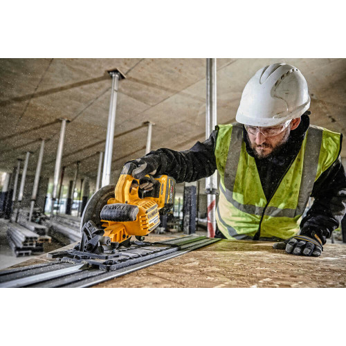 Дисковая пила на аккумуляторе Dewalt DCS579X2
