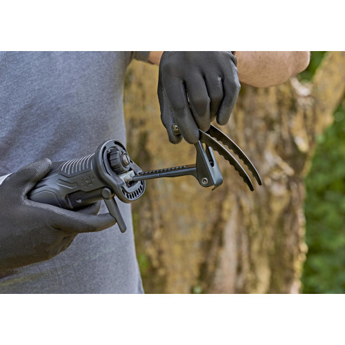 Шабельна пила мережева Black+Decker BES301K