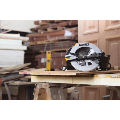 Ручна електро циркулярка Dewalt DWE560