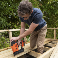 Степлер на аккумуляторе гвоздезабивной Black+Decker BCNG01N