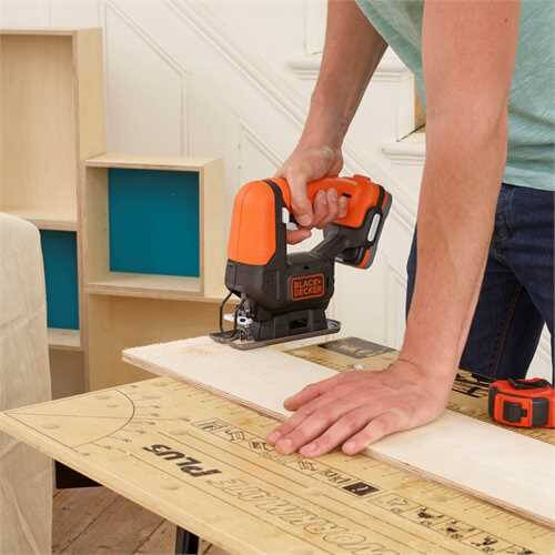 Акумуляторний електролобзик Black+Decker BDCJS12N