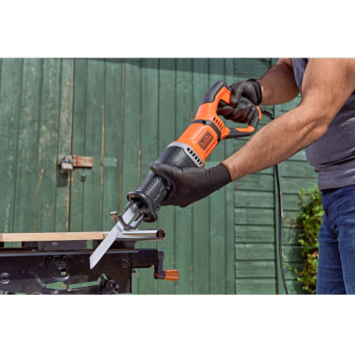 Электро сабельная пила Black+Decker BES301