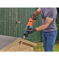 Шабельна пила мережева Black+Decker BES301