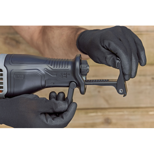Шабельна пила мережева Black+Decker BES301K