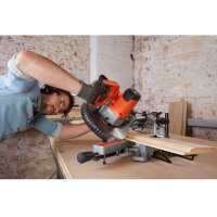 Пила торцювальна мережева Black+Decker BES700