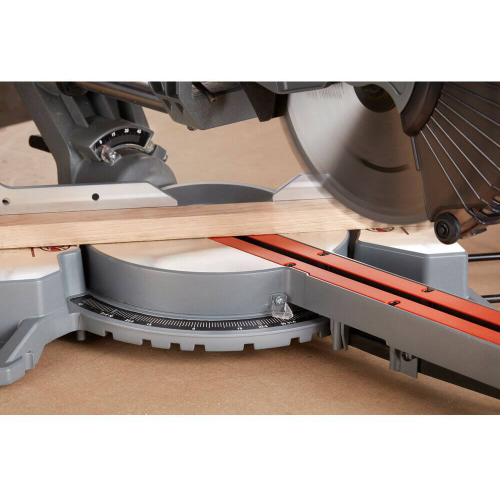 Пила торцювальна мережева Black+Decker BES700